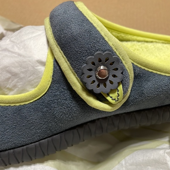 Orthaheel Slippers/ Shoes - Picture 2 of 4